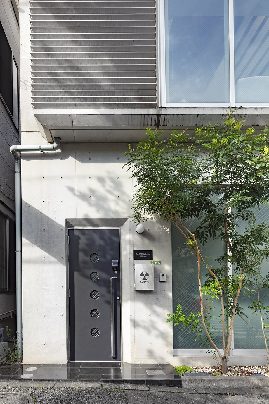建物のエントランス部分
